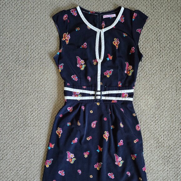 Cute Black Pin-up Wiggle Floral Dress Keyhole, Trollied Dolly, Size M - Picture 4 of 15
